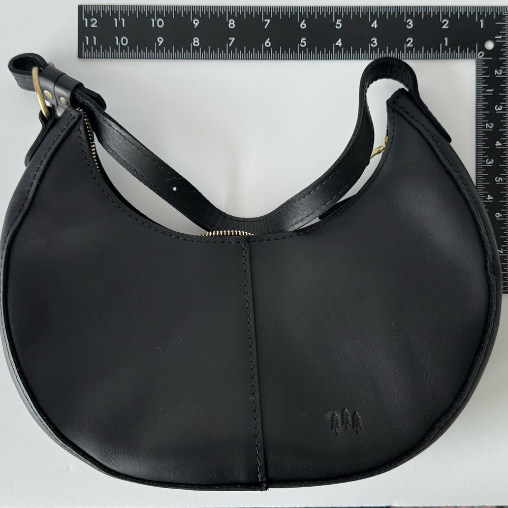 Portland Leather Nora classic size smooth black leather.